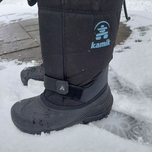 Kamik kids black snow boots, size 5 (big kid)